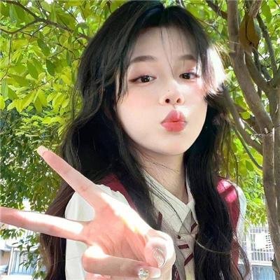 穿黄靴子的女孩